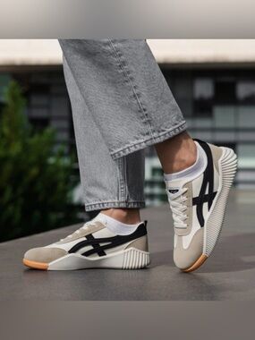 Casual Athletic Sneakers in Beige and Black - Lightweight Comfort